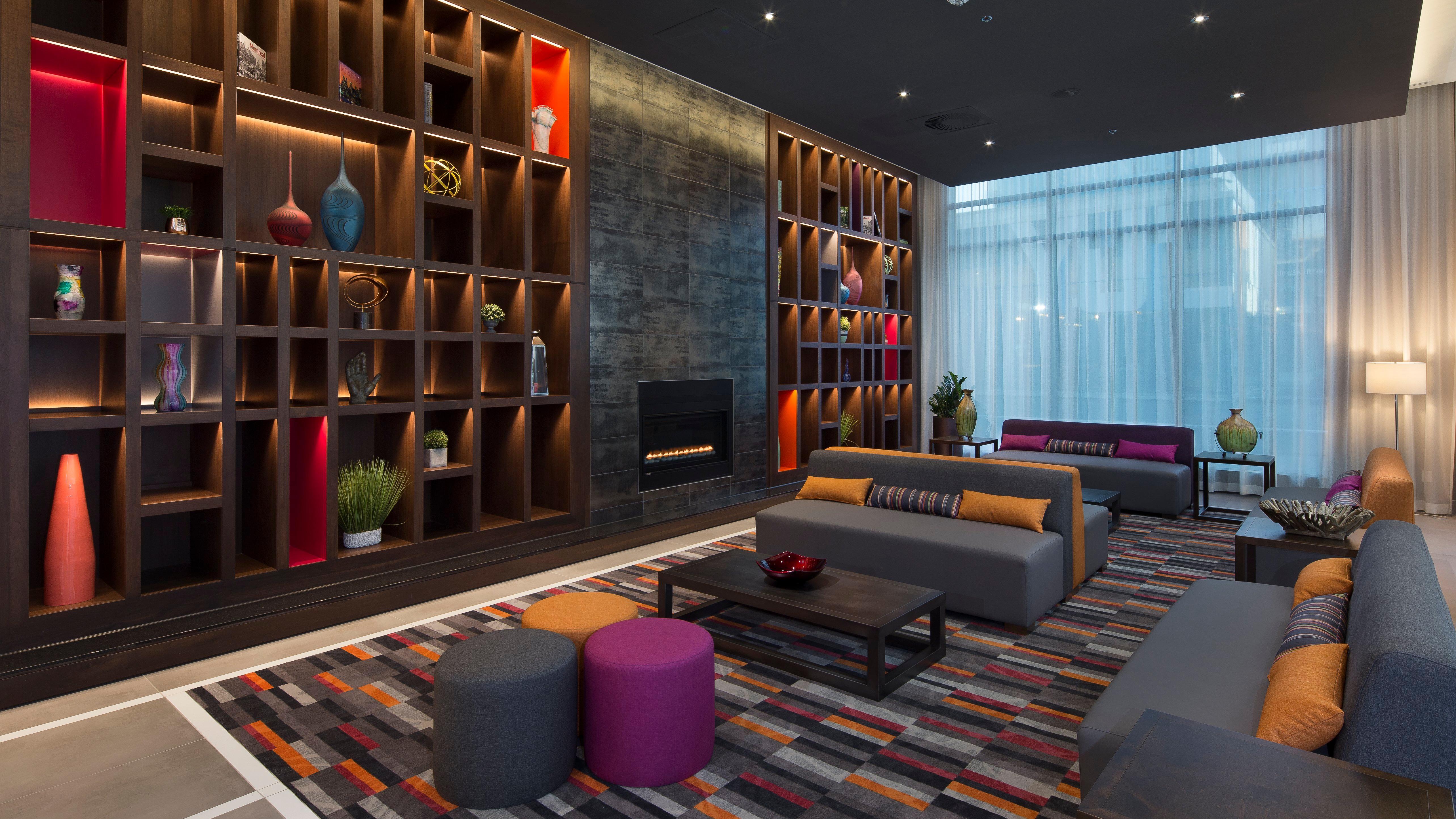 Holiday Inn Hotel & Suites - Montreal Centre-Ville Ouest By Ihg Montréal Exterior foto