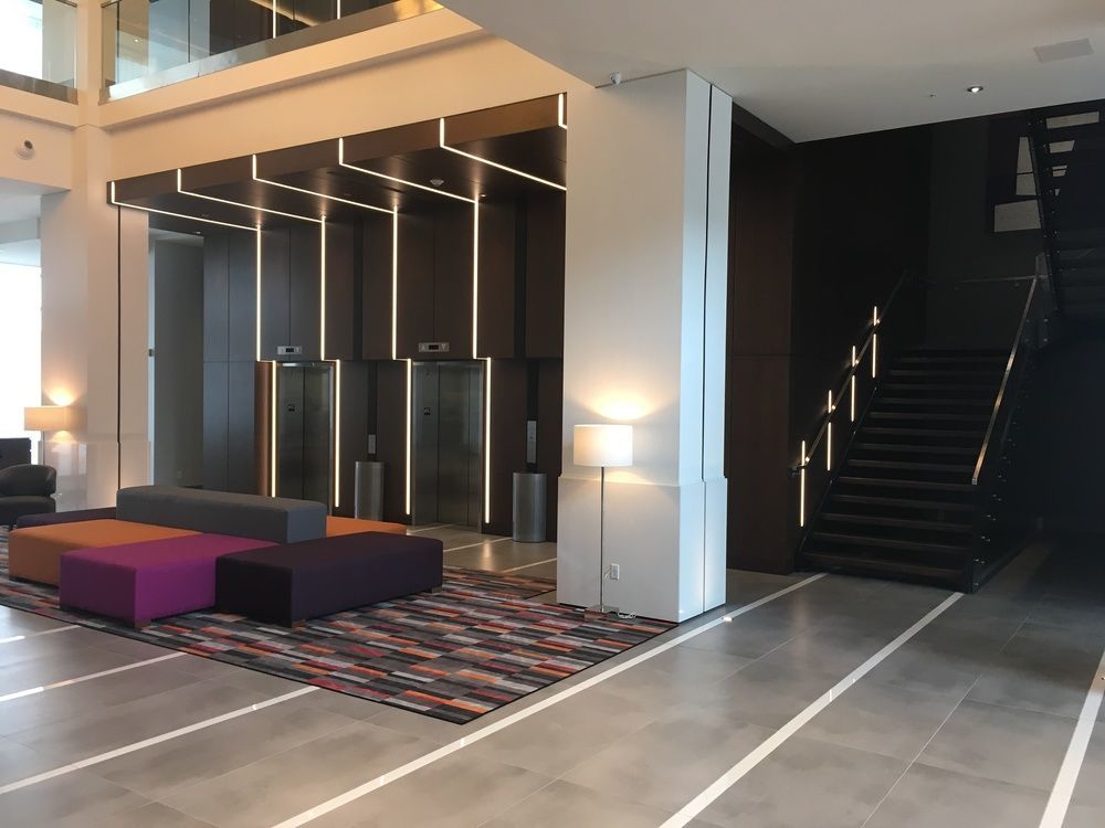 Holiday Inn Hotel & Suites - Montreal Centre-Ville Ouest By Ihg Montréal Exterior foto